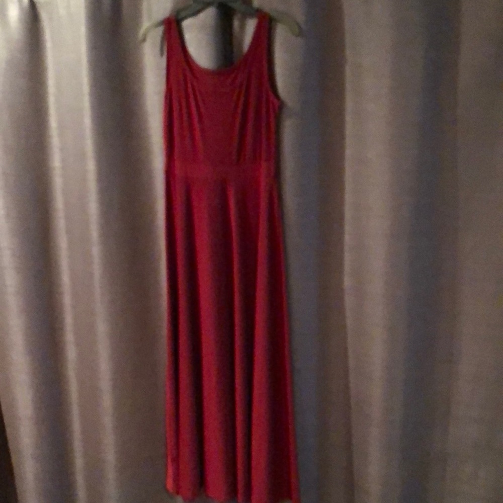 Sleeveless maxi dress. Burgundy.